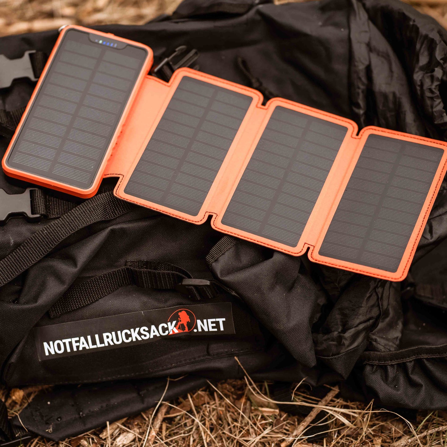 Stromausfall-Paket Medium Notfallstrom Kit mit 26800mah Solarpowerbank Kurbelradio und Kerzen