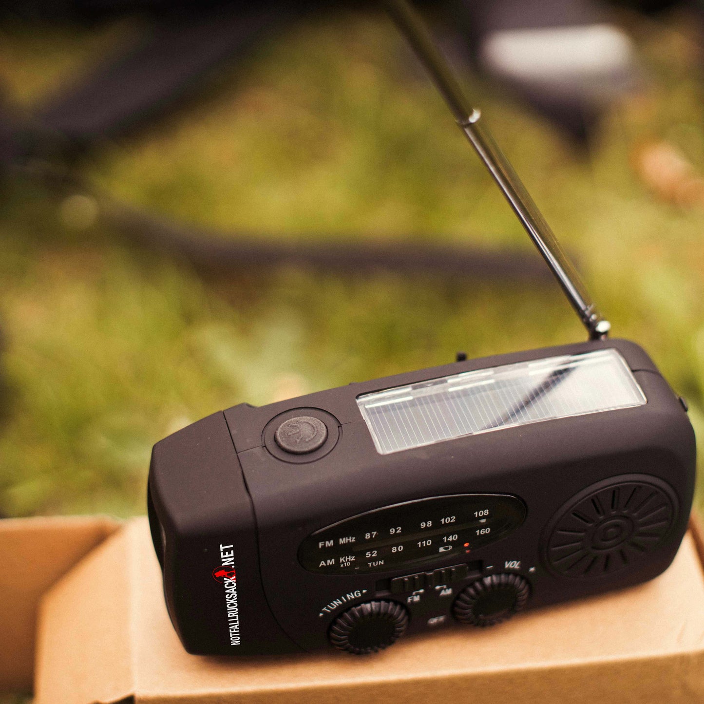 Solar radio with lamp crank and solar drive