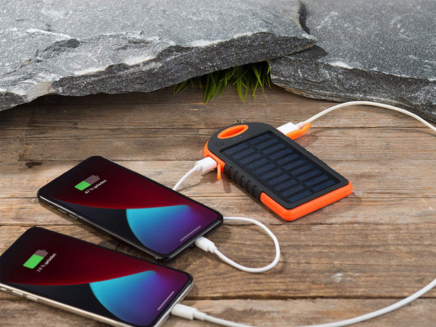 Solar Powerbank Premium - charge your devices everywhere - test winner