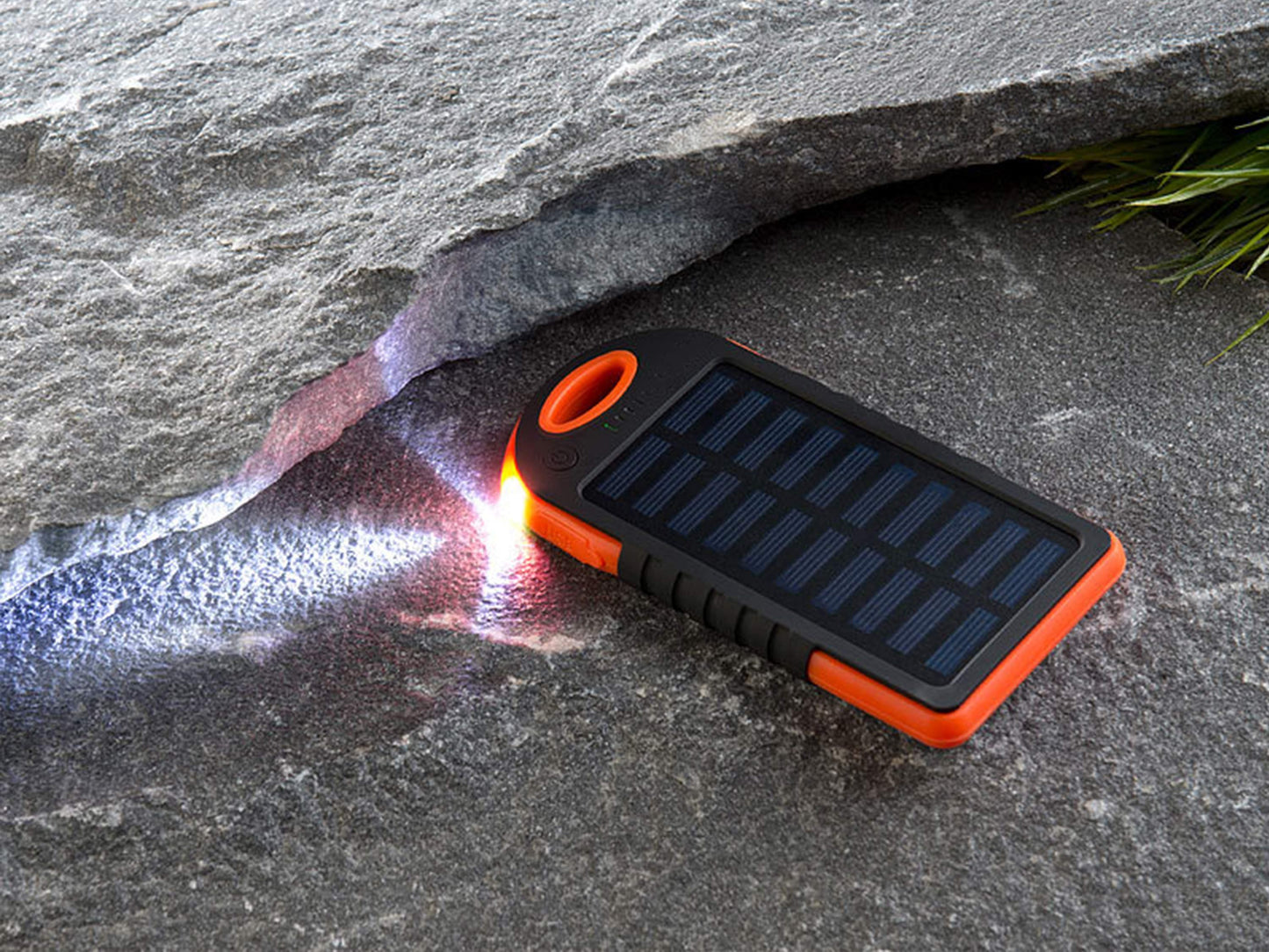 Solar Powerbank Premium - oplad dine enheder hvor som helst - testvinder